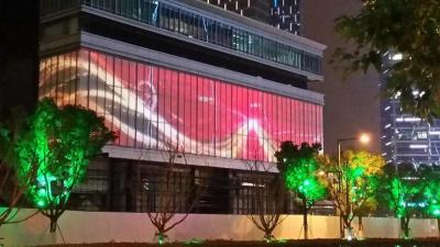 China Full Color Flexible Led Video Curtain , 1000Hz Foldable Led Display 3300 Nits for sale