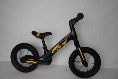 China Alloy Frame Lightweight Childrens Bikes OEM With Plastic Wheels for sale