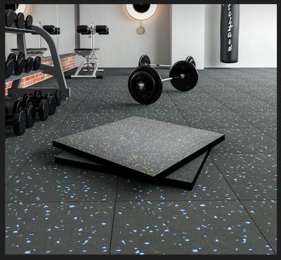 Chine Tapis de sol en caoutchouc personnalisé 1000mm*1000mm Plancher de salle de sport interverrouillé à vendre