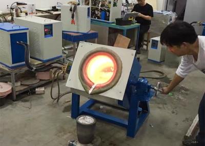 China Small Capacity 20kg 30kg Aluminum Melting Furnace With Manual Tilting for sale