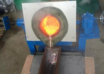 China fornalha pequena de aço inoxidável da fornalha de derretimento da indução de 25kg 70kw para o metal de derretimento à venda