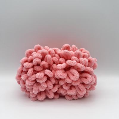 中国 Polyester Soft Chunky Blanket Yarn Chenille Finger Loop Yarn For Hand Knitting Blankets 販売のため