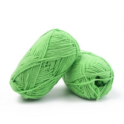 China colorful crochet yarn 60% cotton 40% milk cotton yarn sewing yarn for baby à venda