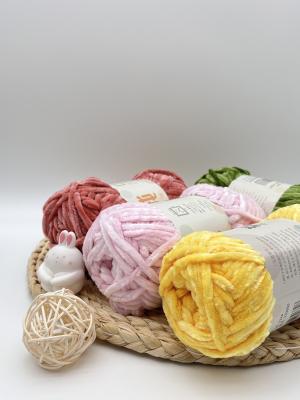 Chine 100 grammes 100 mètres de chenille moelleux et moelleux Micro polyester moelleux pour le crochet à vendre