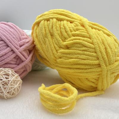 中国 1/0.75NM Polyester Chenille Yarn Hand Knitting Dull Snow Yarn For DIY Crafts 販売のため