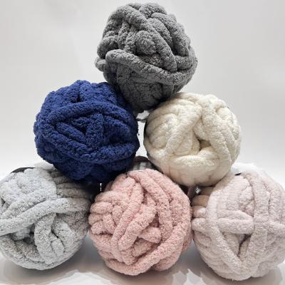 Cina high quality super warm 1/0.14NM 100% Polyester chunky puffy jumbo chenille yarn for arm knitting blanket in vendita