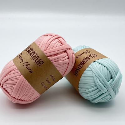 Chine 1/0.3NM 100% polyester T-shirt laine fils de crochet de fantaisie pour tapis à main cartonné tapis à vendre