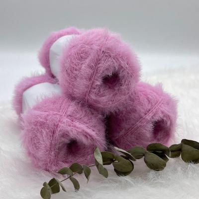 中国 1/7NM 100% Nylon Fluffy Cozy Warm Feather Yarn For Knitting Knitted Sweaters Scarves Gloves 販売のため