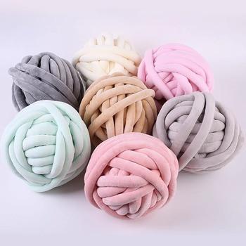 Cina High quality 1/0.03NM 100% polyester Skin-friendly fluffy tube giant velvet yarn for knitting Blanket bag in vendita
