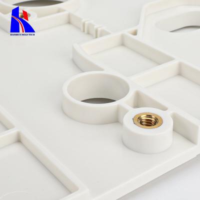 Chine Les arts en plastique de pièces d'injection d'OEM pp ouvre l'inscription froide de laser de coureur à vendre