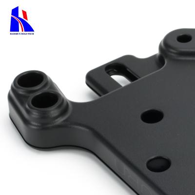 Chine La par injection du PC LEXAN920 moulage le noir chaud de coureur de pièces en plastique brillant à vendre