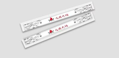 China Pauzinhos de bambu natural descartáveis ​​embalados em papel vara de sushi com logotipo personalizado à venda