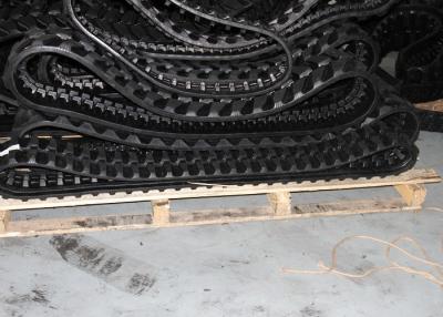 China Pistas de goma del excavador de Kubota Kc60 con la estructura de acero del cordón de la fibra de Kevlar en venta