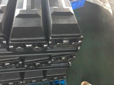 Китай Резиновый и стальной зажим на резиновом следе прокладывает 175-600ХД для машинного оборудования экскаватора продается