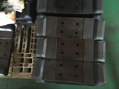 China Corrente da altura 69mm na máquina escavadora Track Pads do passo das almofadas de borracha 135 à venda