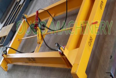 China 35t 20ft GP Semi Automatic Container Lifting Spreader With Calibration Baffle for sale