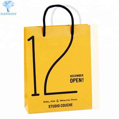 China CMYK Colored Baby Gift Bags With Handles Film Lamination for sale