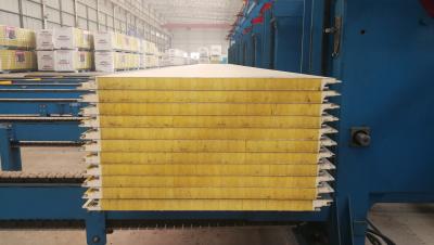 China Insulated Glasswool Wall Puf Panel For Warehouse And Workshop Roofing for sale