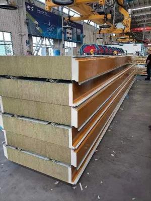 中国 Superior Fireproof Rockwool Roof Panels Insulation Light Weight Easy Install 販売のため