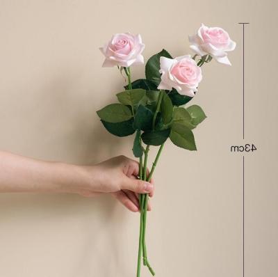 China Flores de seda artificial de caule longo Rosa búlgara ODM à venda