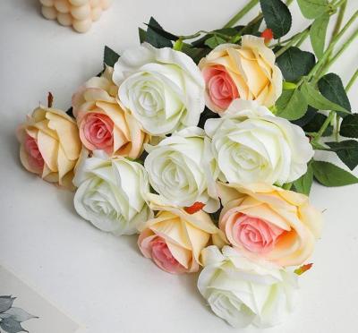 China Los ramos de bodas de seda falsos Ornamentos de rosa Fendera en venta