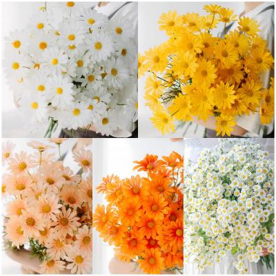 China OEM Silk Daisy Artificial Plastic Flowers Yellow White Orange Pink For Supermarket for sale
