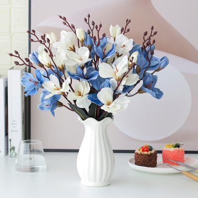 China OEM Silk Artificial Magnolia Flower Arrangement For Office Furnishings for sale