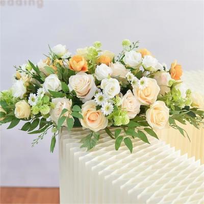 China Mesa de seda realista Falsos Bouquets de Flores Arranjo Personalizado Para Conferência de Casamento à venda