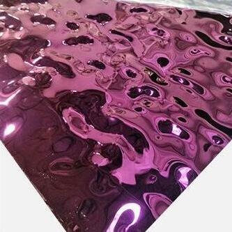 China Gestempelte dekorative Metalldeckenverkleidungen deckt Wasser-Wellblech des Wand-Metallumhüllungs-Black Mirror-304 mit Ziegeln zu verkaufen