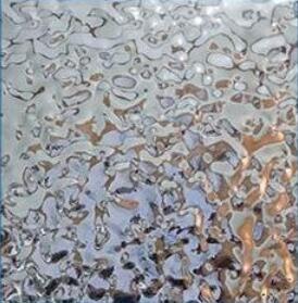 Chine 304 miroir décoratif d'ondulation de l'eau de panneau de mur de 316 couleurs ont poli les feuilles ondulées d'acier inoxydable à vendre