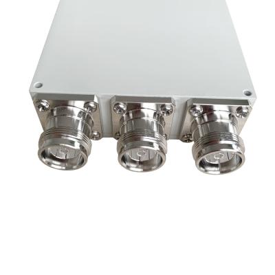 China Frequency Range 138-960MHz Antenna Power Divider For Wireless Communication à venda
