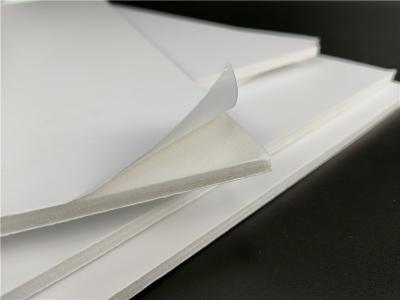 China Weiße Farbesäurefreies PS selbstklebendes rückseitig klebendes Schaum-Brett des Schaum-Brett-30*20cm zu verkaufen