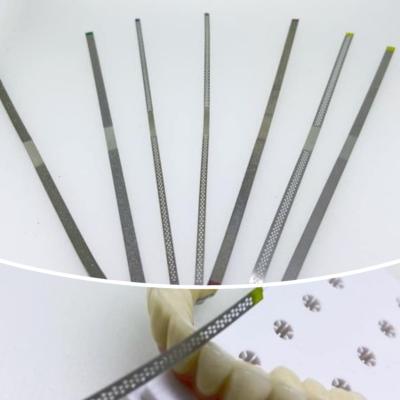 中国 白くなっているOEMは専門の歯のためのダイヤモンドの歯科ストリップをカスタマイズした 販売のため