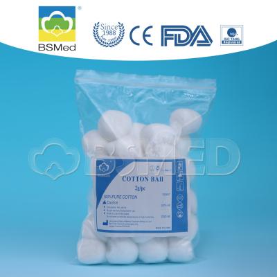 China Pliable Soft Baby Cotton Wool Balls Non - Irritating For Medical Personal Care for sale