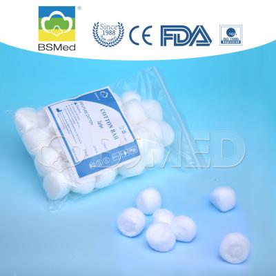 China Dental 100 Pure Cotton Balls , Sterile Alcohol Cotton Ball For Medical Examination for sale