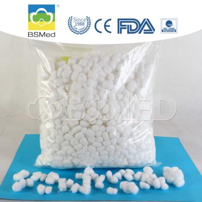 China Absorbent Sterile Cotton Wool Balls Round Shape For Surgical Dressing for sale