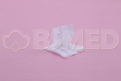 China Molho cirúrgico 0,4 - almofadas de algodão 0.6g quadradas, almofadas de algodão cosméticas do teste padrão liso à venda