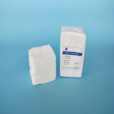 China Cotton Sterile Medical Gauze Swabs White Color With Folded / Unfolded Edges for sale