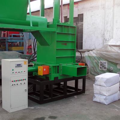 Chine machine de conditionnement automatique de 15kw 80bale/H pour le déchet de bois à vendre
