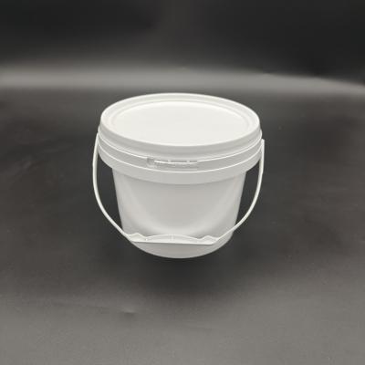 China Cubo de plástico redondo de 20 litros reutilizable y apilable con tapa a prueba de fugas en venta