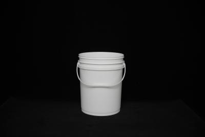 中国 Smooth Round Plastic Bucket With Seal Lid Lightweight Design For Easy Cleaning 販売のため