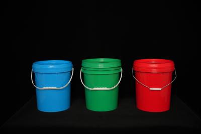 中国 Multi Purpose Metal Handled Lubricant Bucket For Easy Pouring 販売のため
