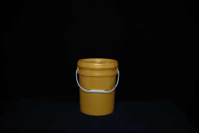 China Metal Handle Leakproof Plastic Paint Bucket With Snap On Lid for sale
