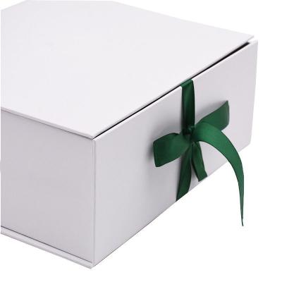 China Biodegradable Recycled Paper Gift Box Glossy Lamination CYMK Pantone Color for sale