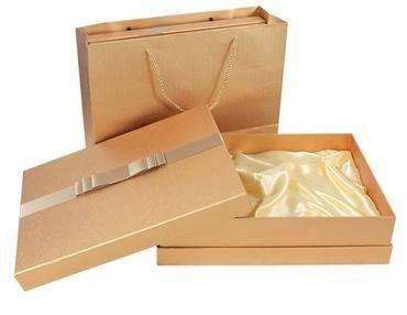 China Recyclable Boutique Box  Rigid Cardboard Gift Boxes For Pendant Jewelry for sale