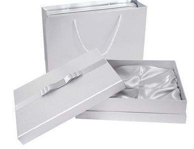 China Caixa feita sob encomenda do boutique do cartão, caixa feita sob encomenda da dobra da joia da durabilidade alta à venda