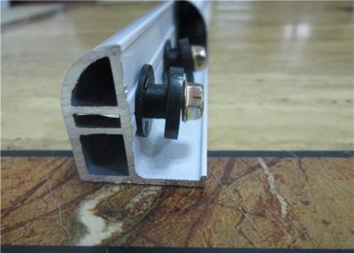 中国 グリルのバルコニーのアルミニウム スライディング ウインドウ チャネルの縦の取付け 販売のため