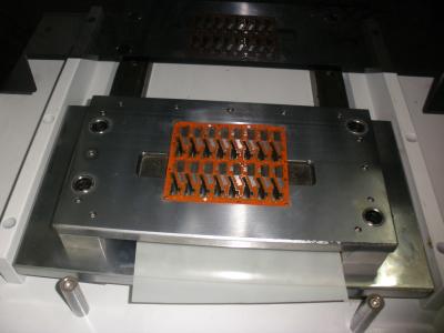 Chine L'or SKD11 a plaqué la grande vitesse de poinçonneuse de carte PCB de matrice en métal à vendre