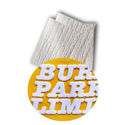 China Etiqueta engomada de encargo de las letras de la etiqueta de la transferencia de calor del silicón 3d para el bolso de la ropa de la camiseta del arte de DIY en venta