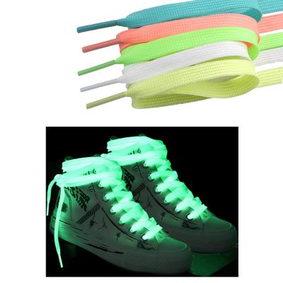 Chine La lueur dans le polyester lumineux fluorescent de chaussure de dentelles de ficelles de nuit foncée de la corde 80cm 100cm 120cm a tressé à vendre